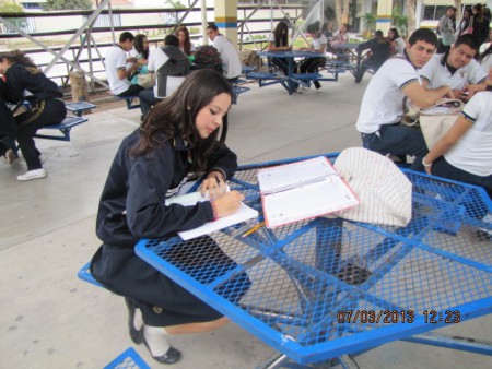ALUMNA PREPA MOCHIS ESTUDIANDO