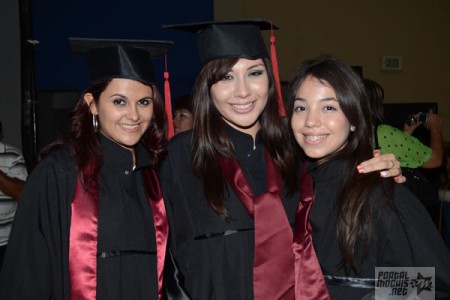 ALUMNOS DE LA UNIDAD ACADÉMICA PREPARATORIA LOS MOCHIS RECIÉN GRADUADOS
